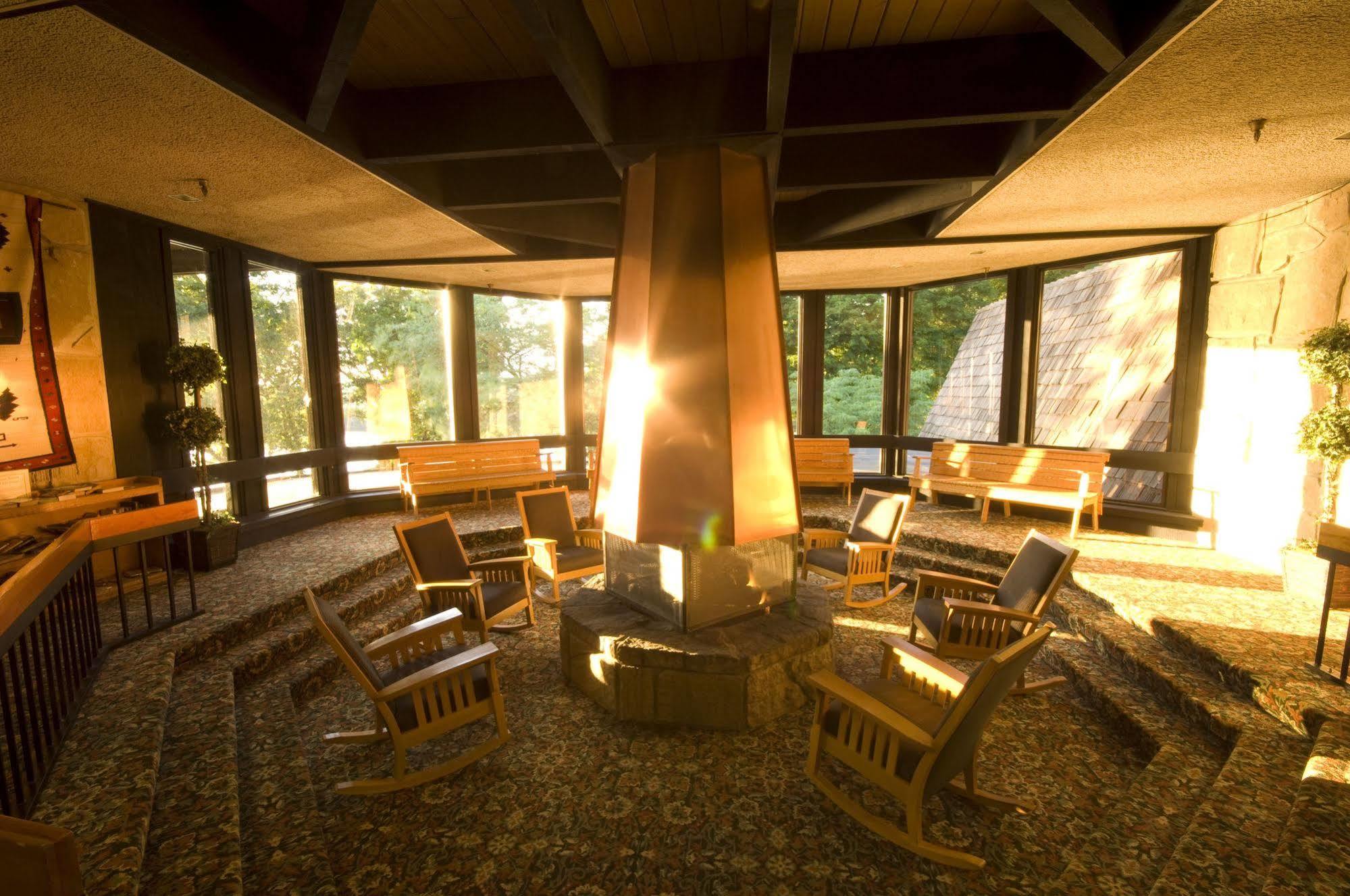 Mohican Lodge And Conference Center Perrysville Екстериор снимка