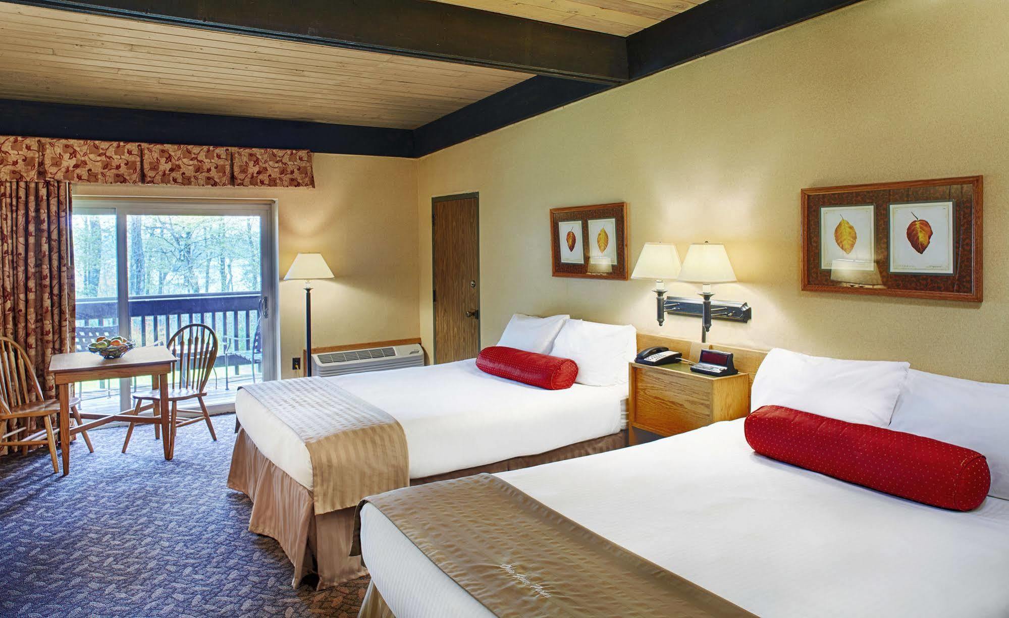 Mohican Lodge And Conference Center Perrysville Екстериор снимка