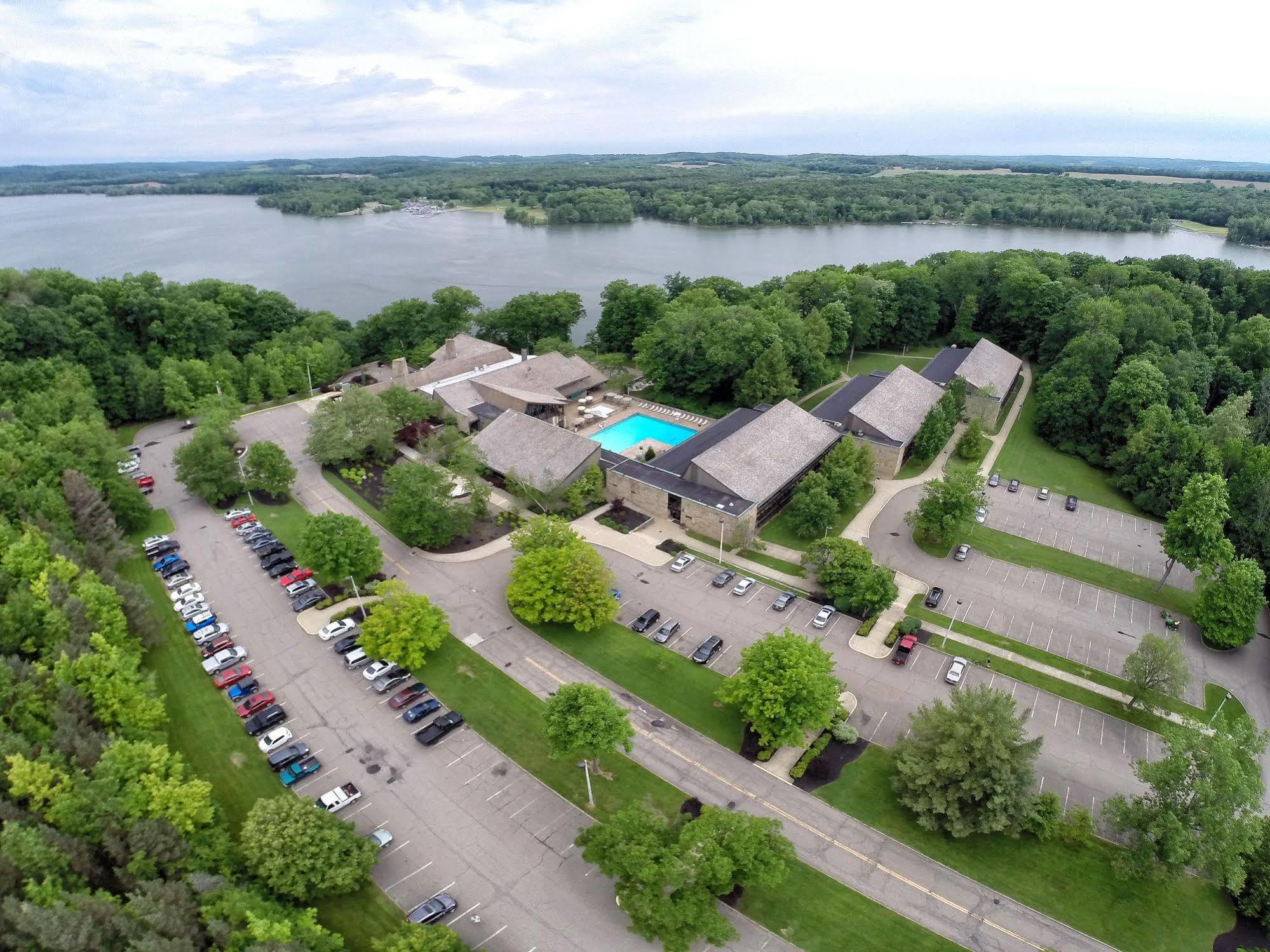 Mohican Lodge And Conference Center Perrysville Екстериор снимка