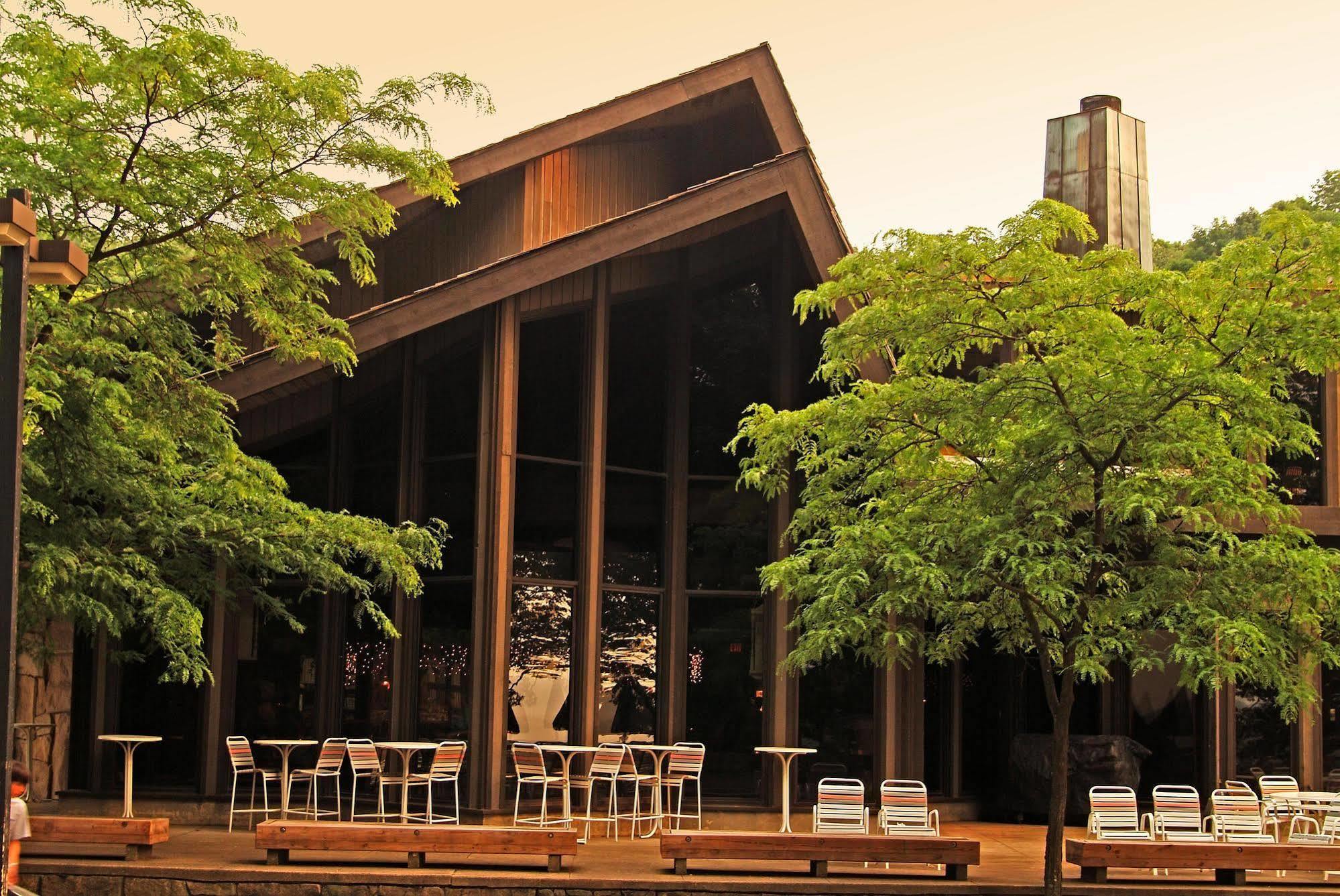 Mohican Lodge And Conference Center Perrysville Екстериор снимка