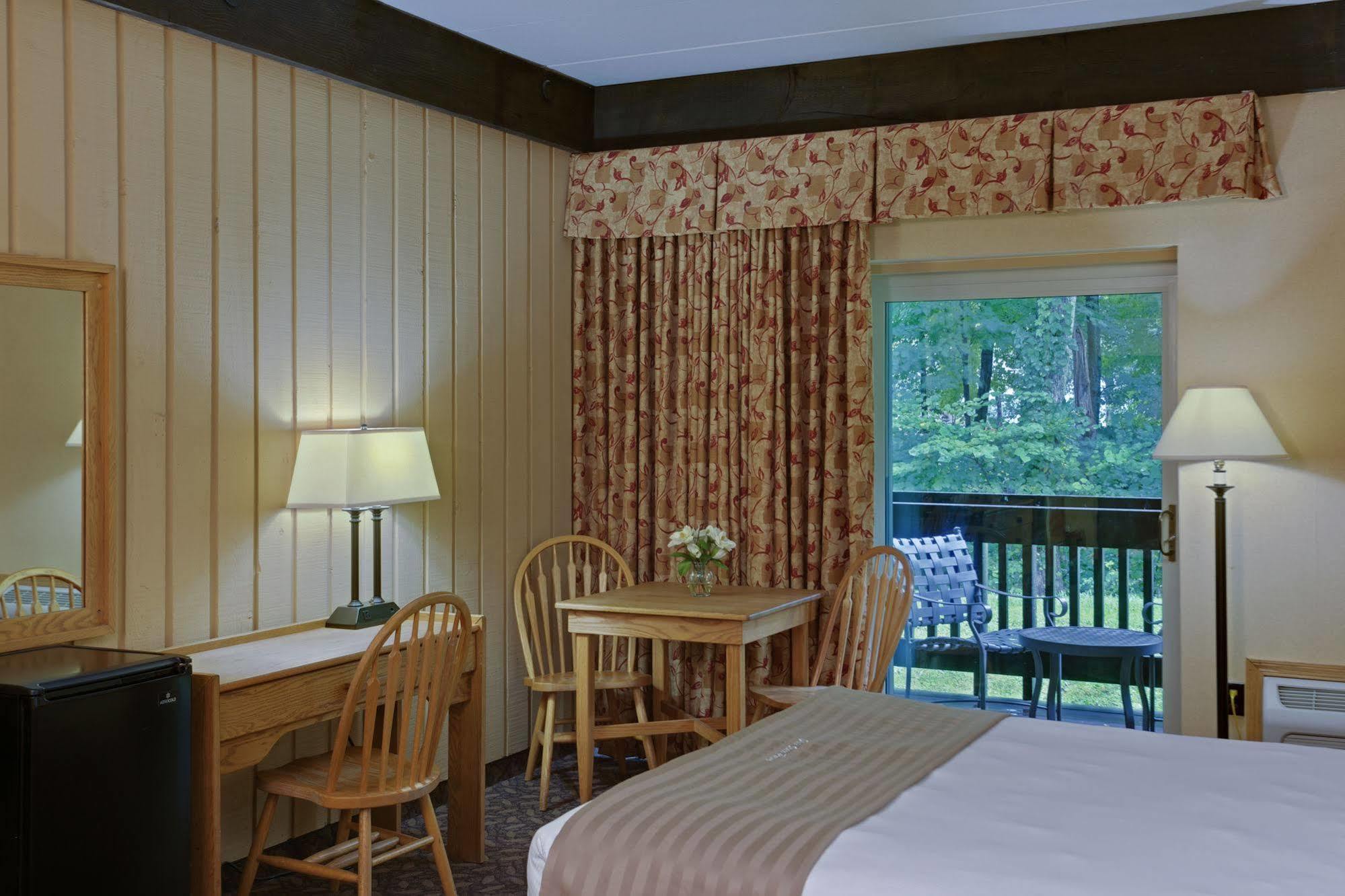 Mohican Lodge And Conference Center Perrysville Екстериор снимка