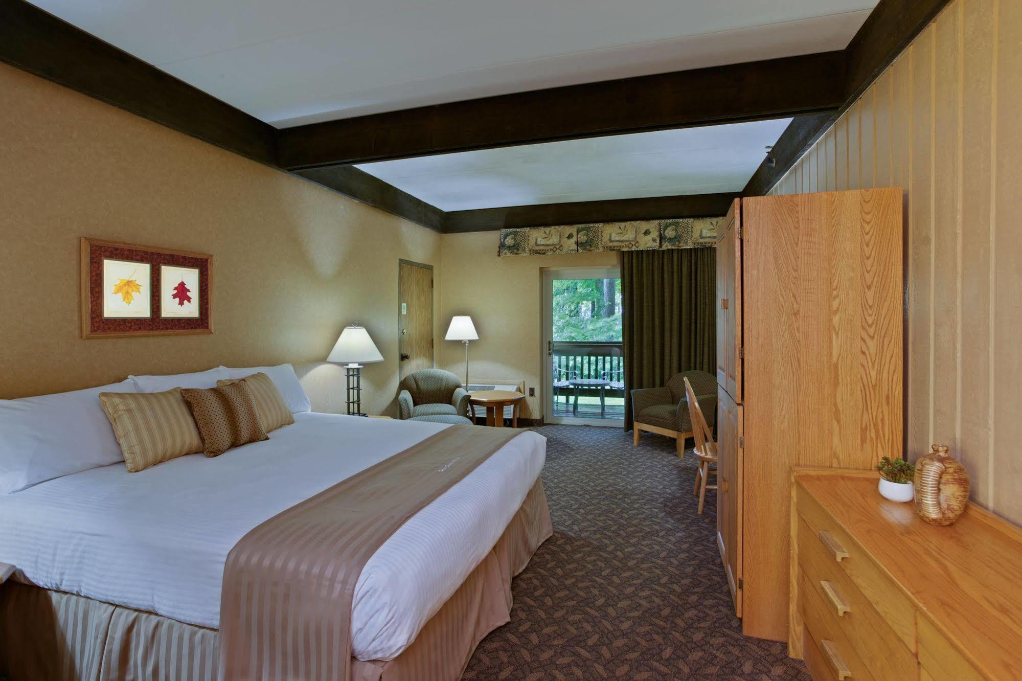 Mohican Lodge And Conference Center Perrysville Екстериор снимка