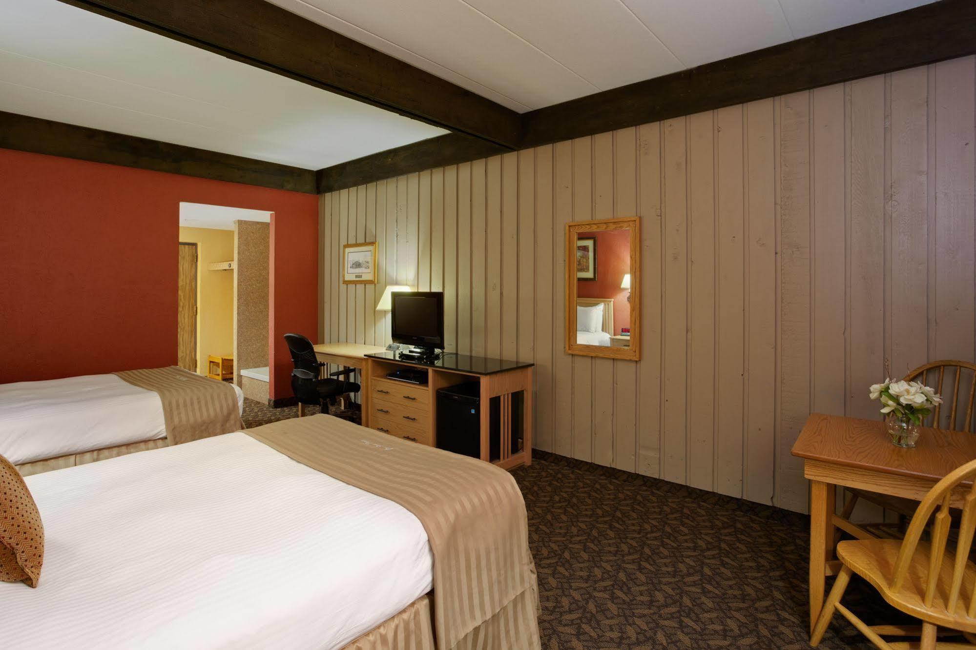 Mohican Lodge And Conference Center Perrysville Екстериор снимка