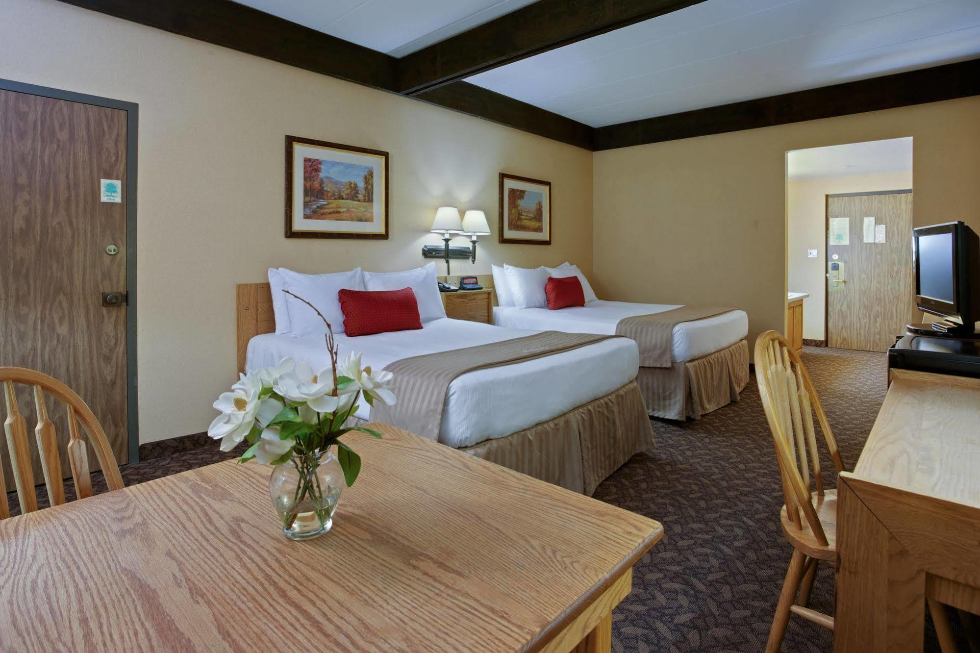 Mohican Lodge And Conference Center Perrysville Екстериор снимка