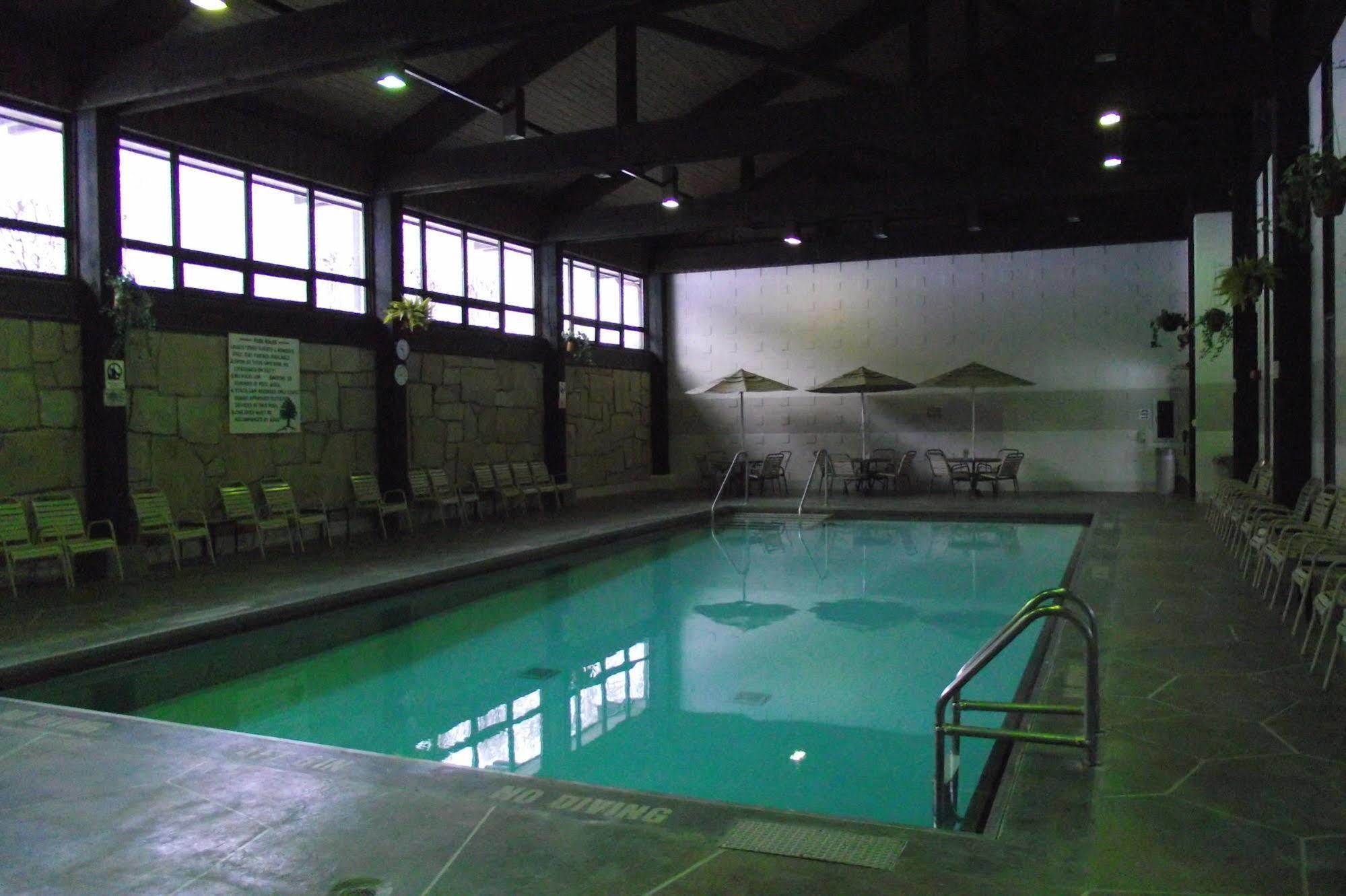 Mohican Lodge And Conference Center Perrysville Екстериор снимка